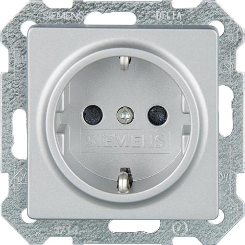 Flush-mounted earthed socket with extra child safety Standard 3