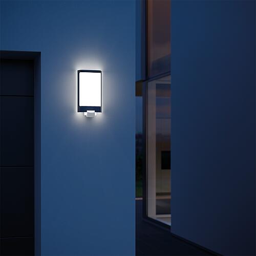 LED external wall light L 240 S with motion detector Anwendung 1