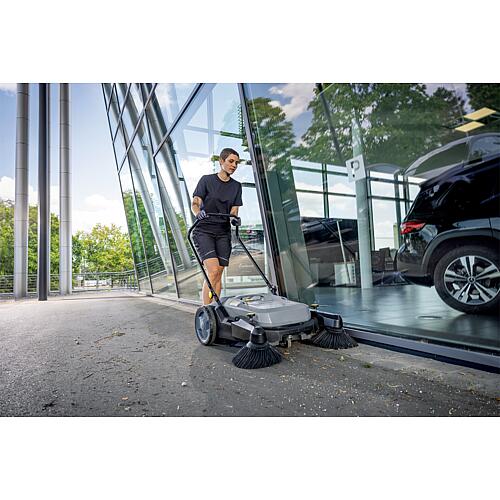 Sweeper KM 70/20 C 2SB with 2 side brushes for indoor and outdoor use Anwendung 6