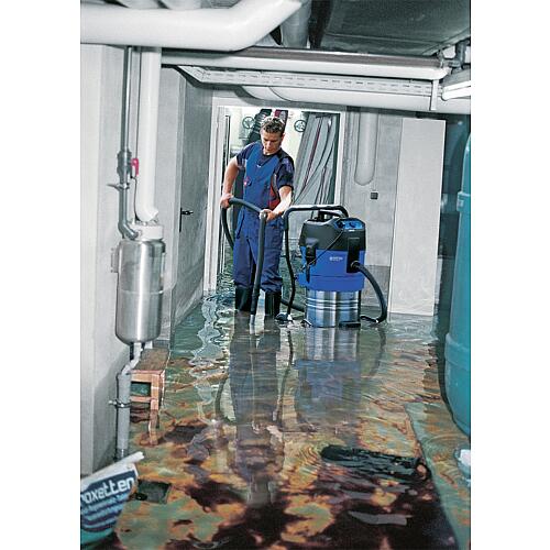 Wet and dry vacuum cleaner Nilfisk Attix 751-71 Mwf with 70 l stainless steel tank Anwendung 2