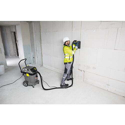 Safety wet and dry vacuum cleaner NT 50/1 Tact TE M, with 50l plastic container Anwendung 3