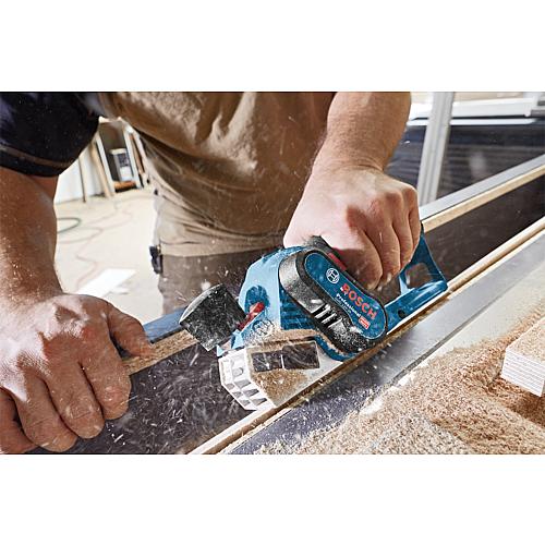 Cordless planer GHO 12V-20, 12 V with transport case Anwendung 1