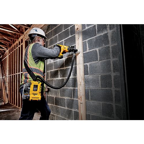 DeWALT 18V DWH161 cordless hoover Anwendung 1