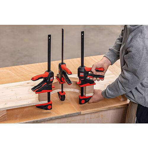 EZ360 one-handed clamp with 2-component handle