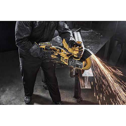 Cordless angle grinder DCG460NK-XJ, 54 V without battery and Chargers Anwendung 2