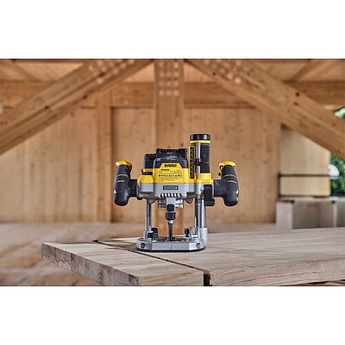 DeWalt DCW620 cordless router, 18 V Anwendung 2