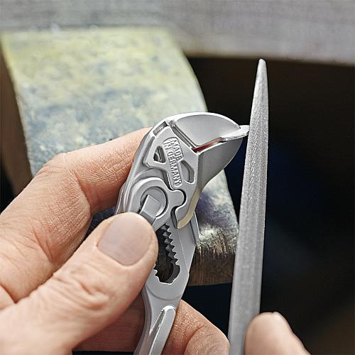 KNIPEX® plier wrench Anwendung 3