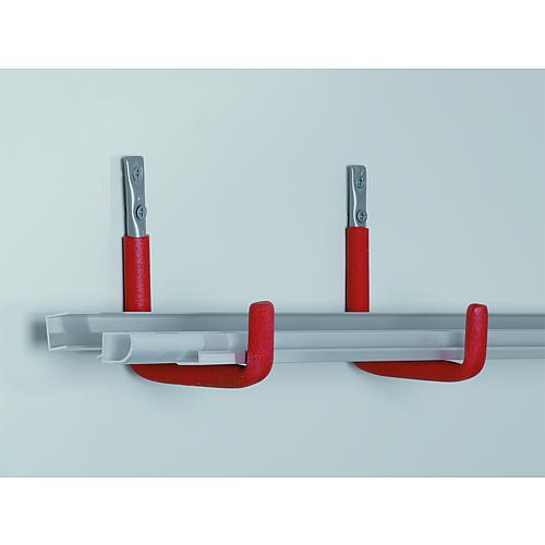 Wall hook with red rubber coating Anwendung 1